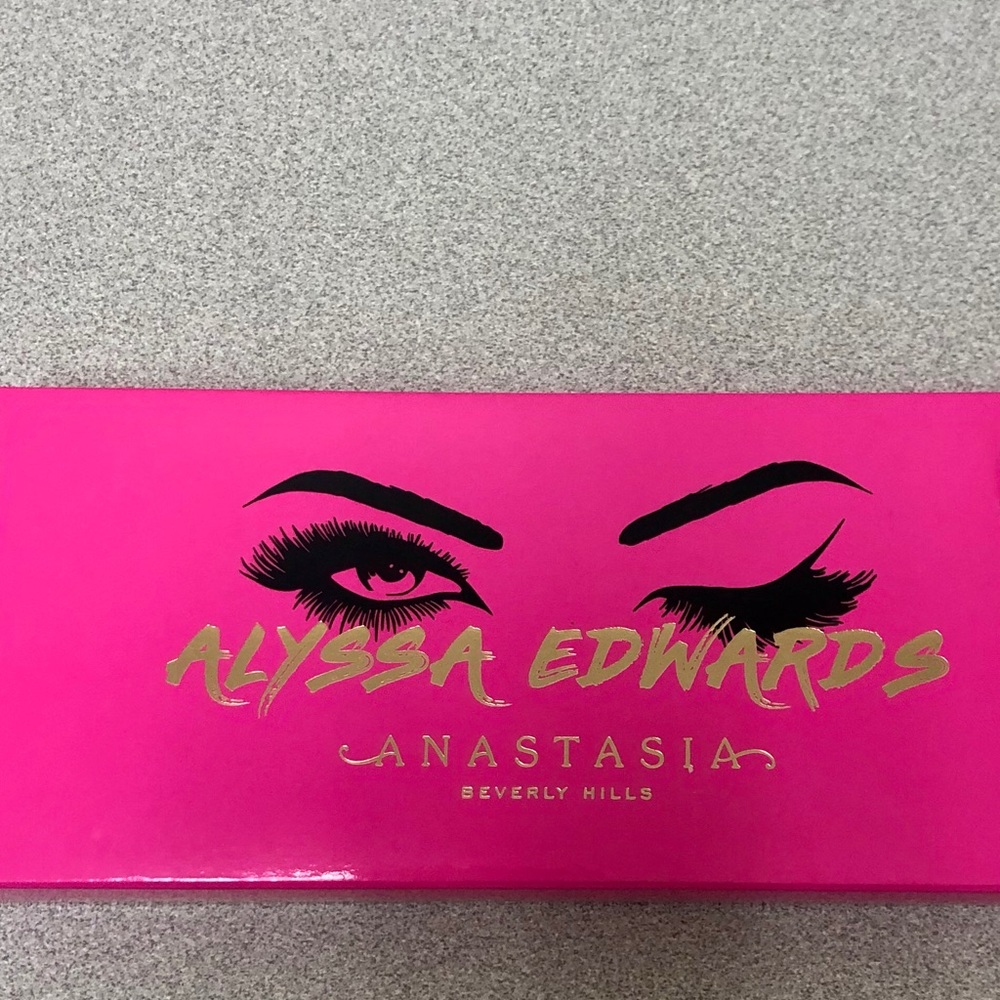 New/mint Alyssa Edwards Pallet